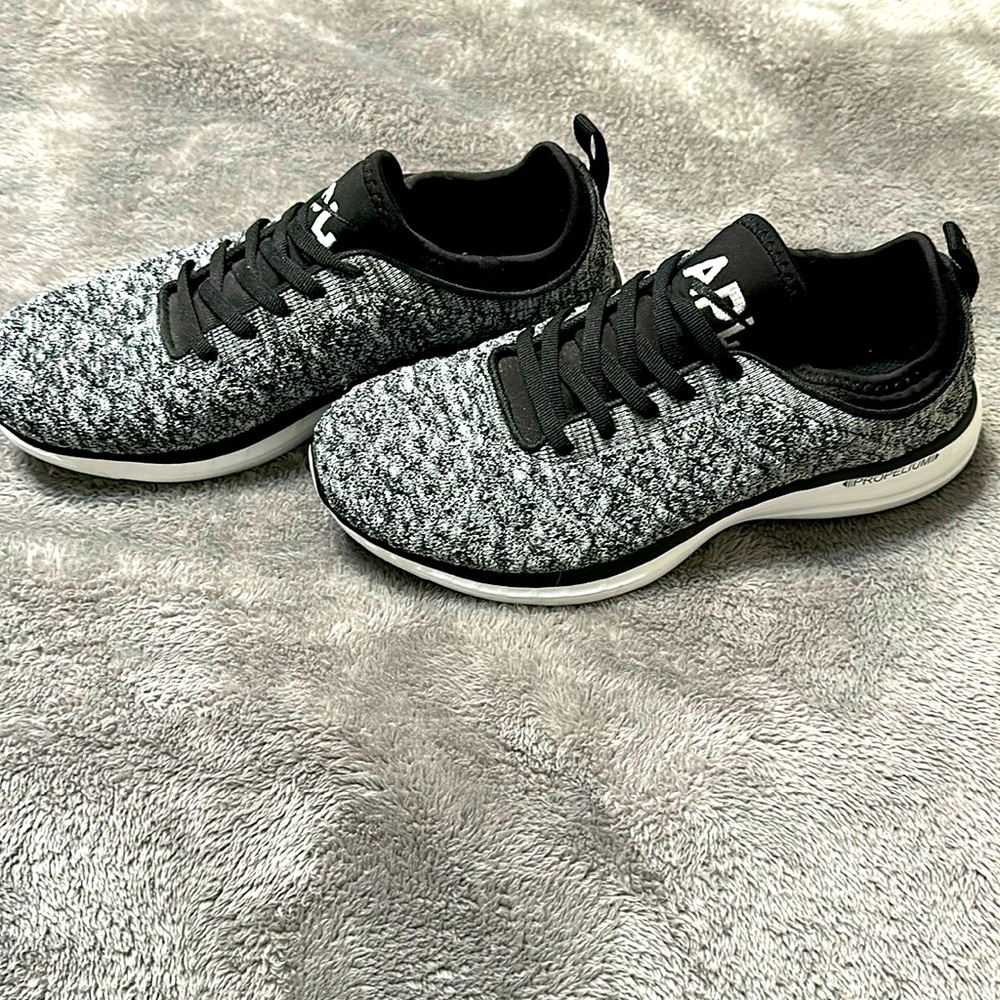 Apl Size 7 Propelium Gently Used - image 1